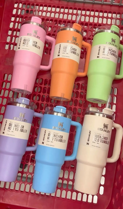 ✨40 oz Insulated Tumbler 1200ML HOT AND COLD✨